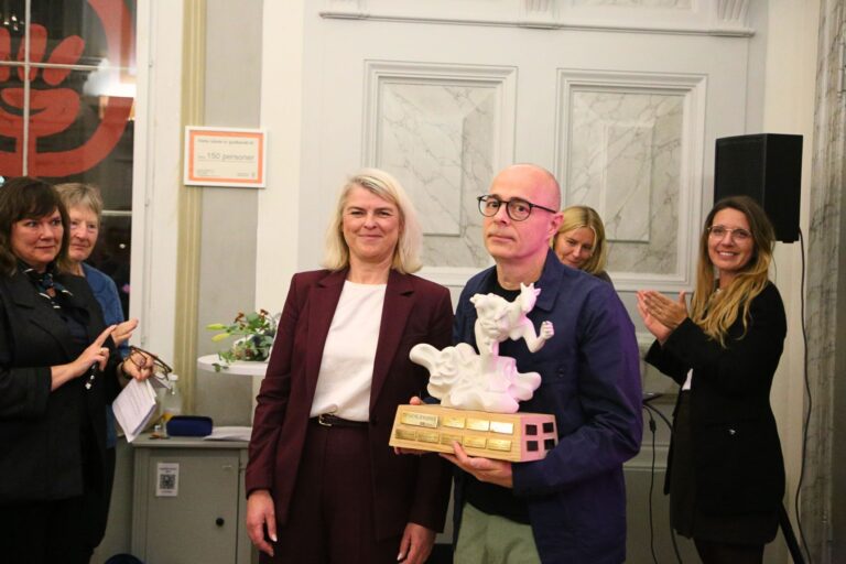 Forfatteren Niels Frank modtager Danners Ærespris 2025