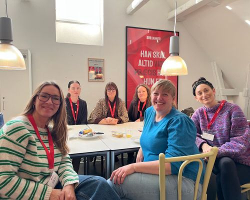 Rådgivningschef i Danner, Karen Lauritsen, mødes med Sønderborg krisecenter